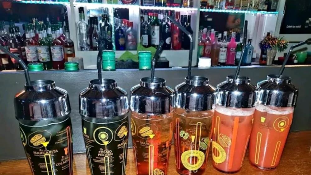 Boire un verre happy hour quai des bananes