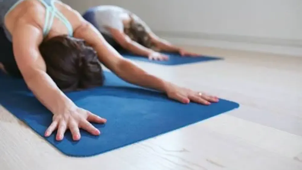 Yoga débutant entre filles
